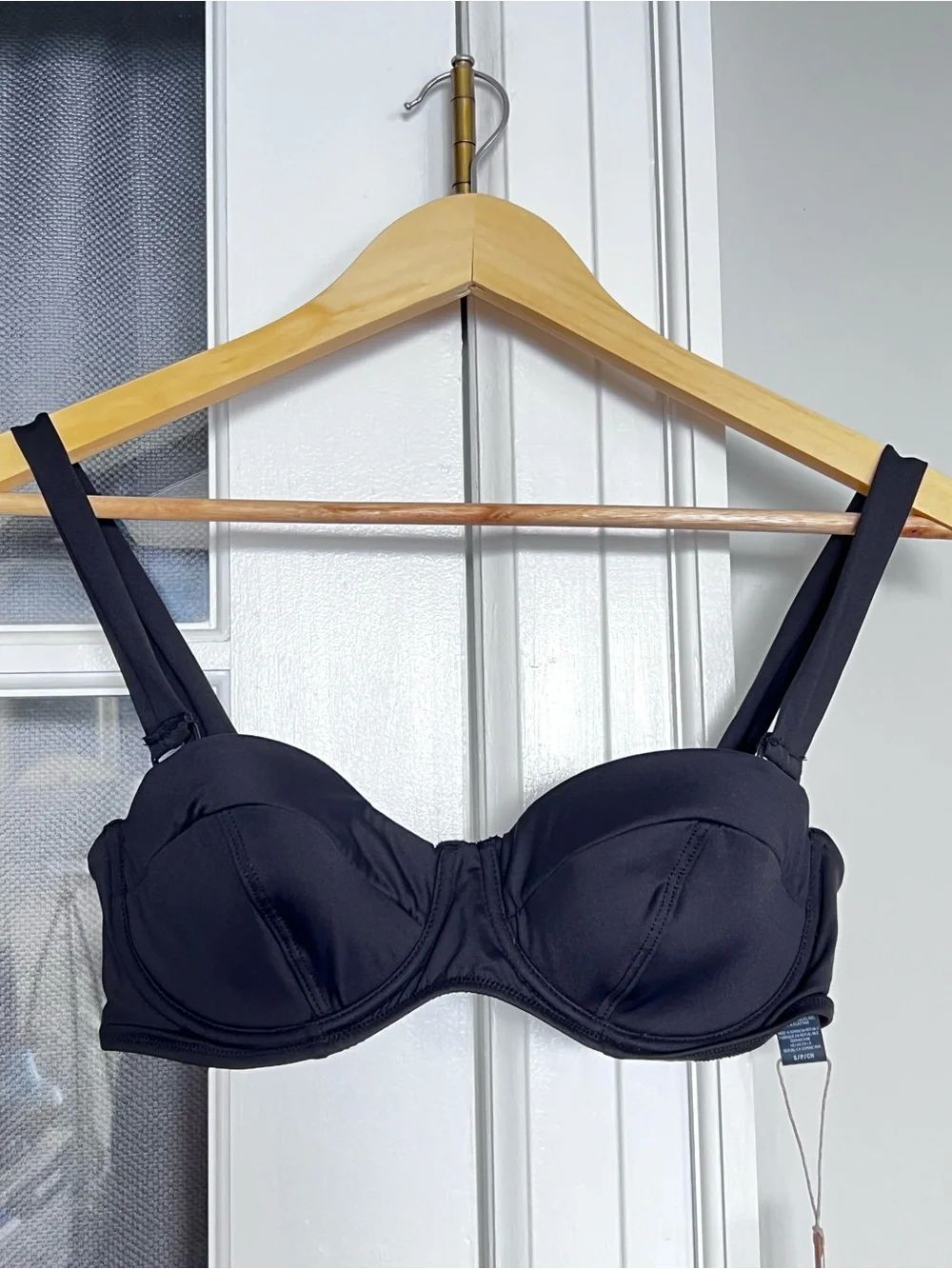 SKIMS Signature Swim Strapless Underwire Top in Onyx, size S